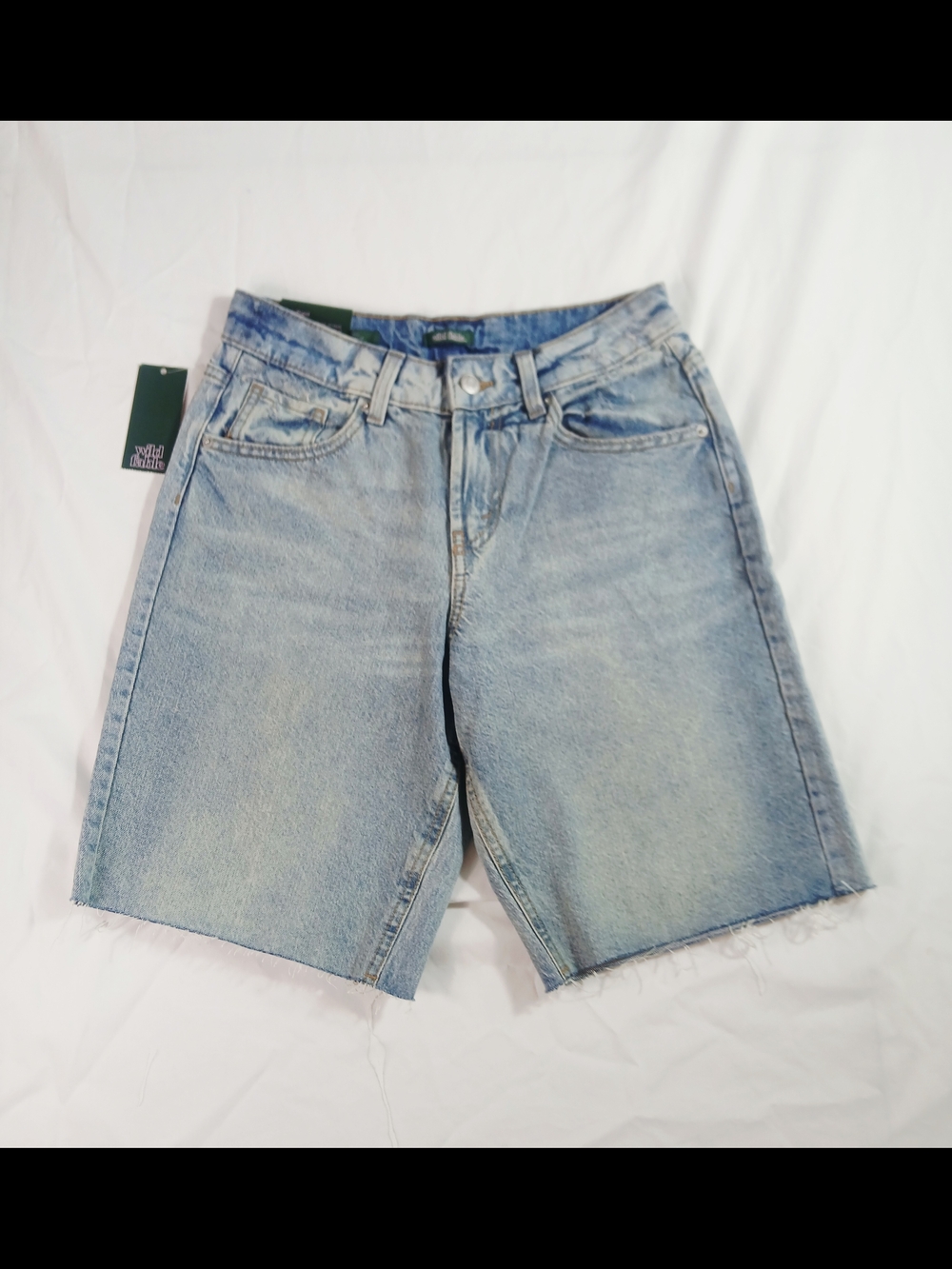 Wild Fable Women's Mid-Rise Easy Rigid Cut-off Jean Shorts Light Wash Sz. 0